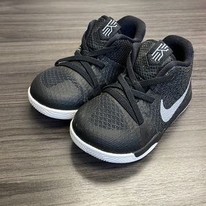 Nike Kyrie 3 Black Basketball Shoes